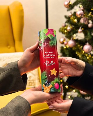 🎁 Obdarowywanie PUELLĄ nigdy nie było prostsze i piękniejsze. Dzięki tubie prezentowej, zaprojektowanej specjalnie dla...